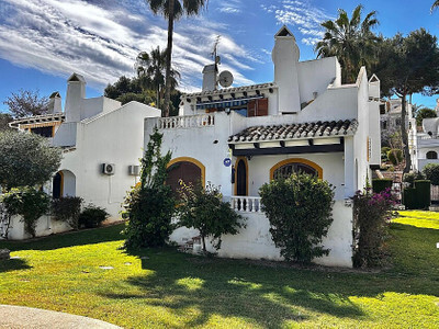 Villa in Villamartin - view 1