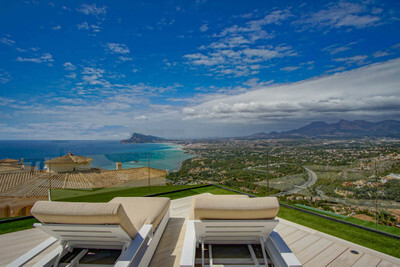 Villa in Alicante - view 1