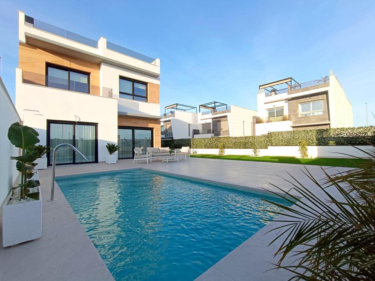 Villa in Alicante - view 1