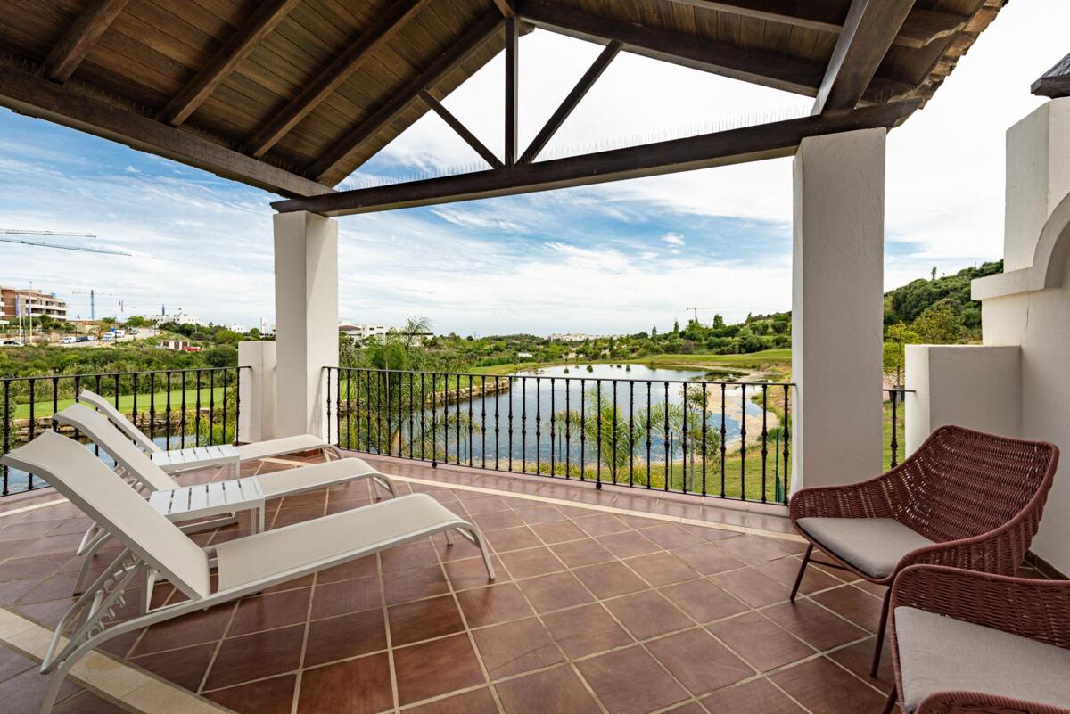 Villa in Estepona - view 1