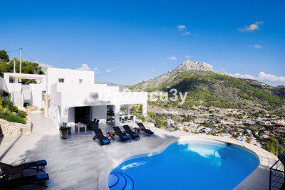 Villa in Calp - view 1