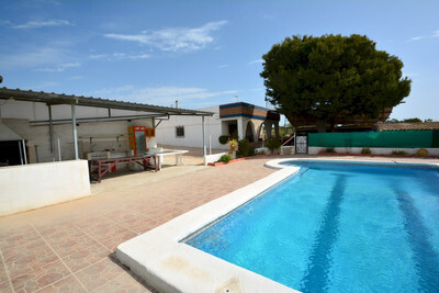 Villa in Guardamar del Segura - view 1