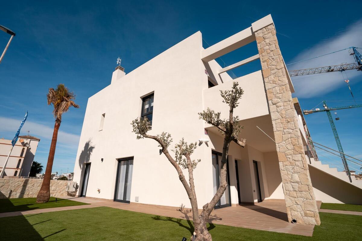 House in Alicante - view 1