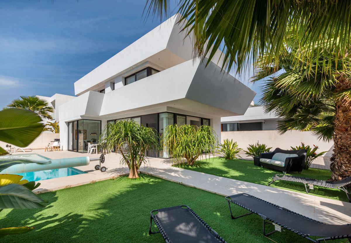 Villa in Alicante - view 1