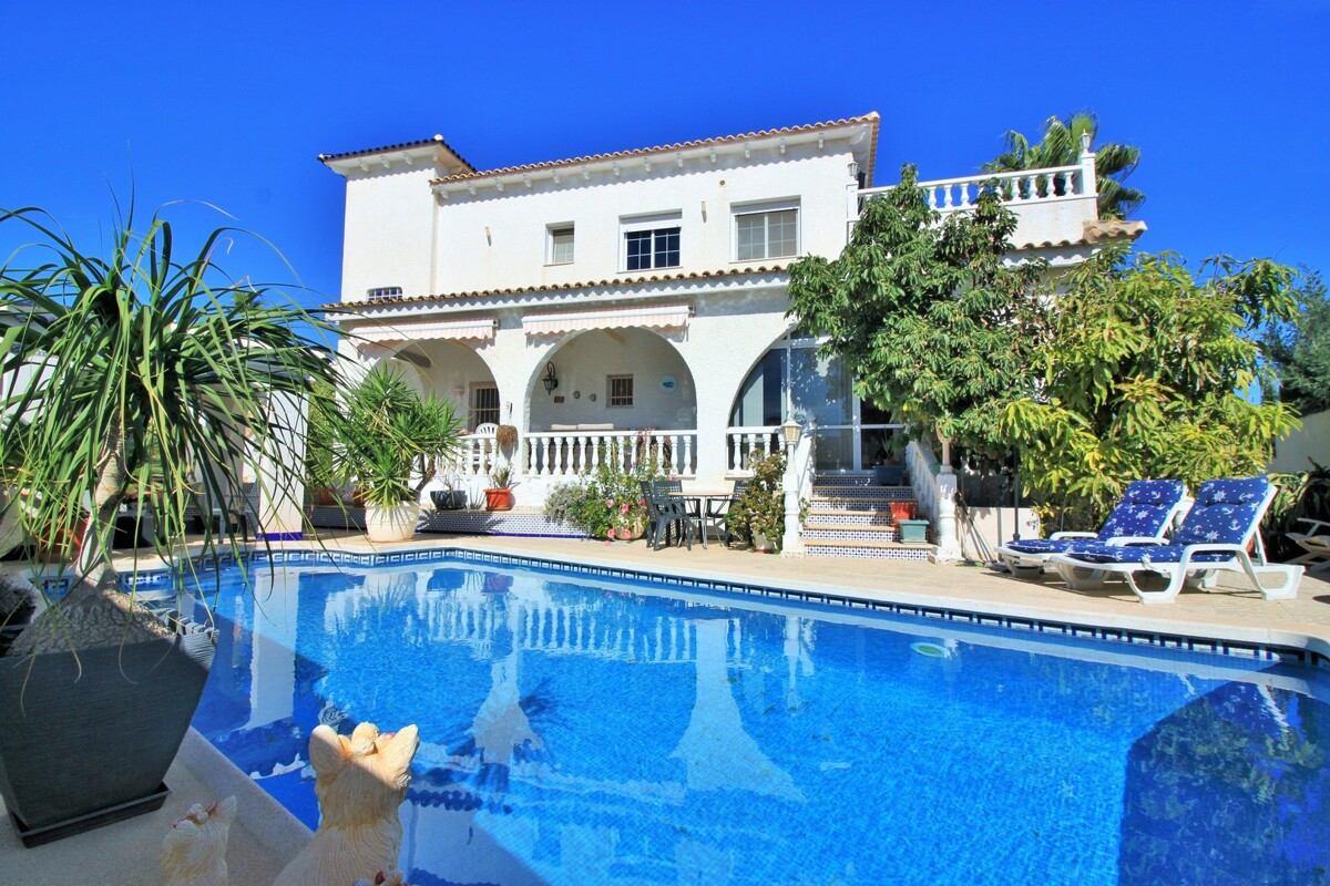 Villa in Villamartin - view 1