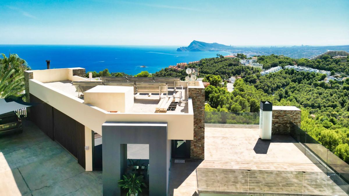 Villa in Alicante - view 1