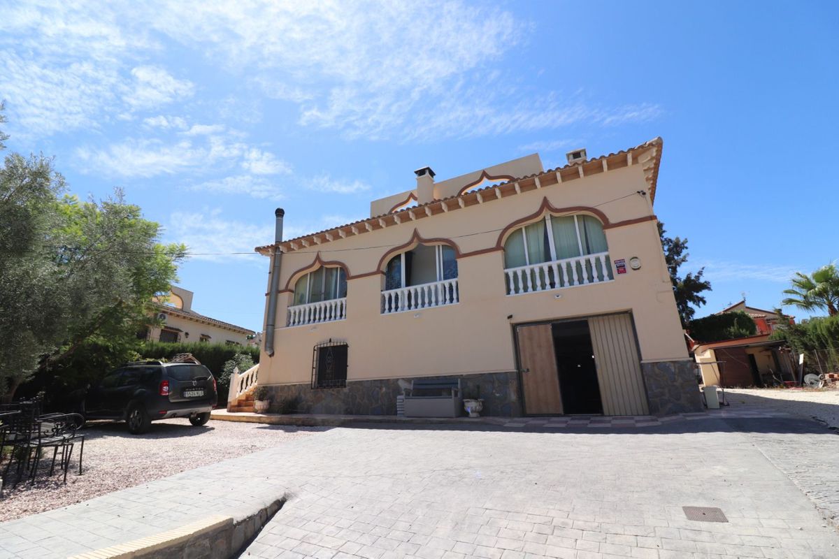 Villa in Alicante - view 1