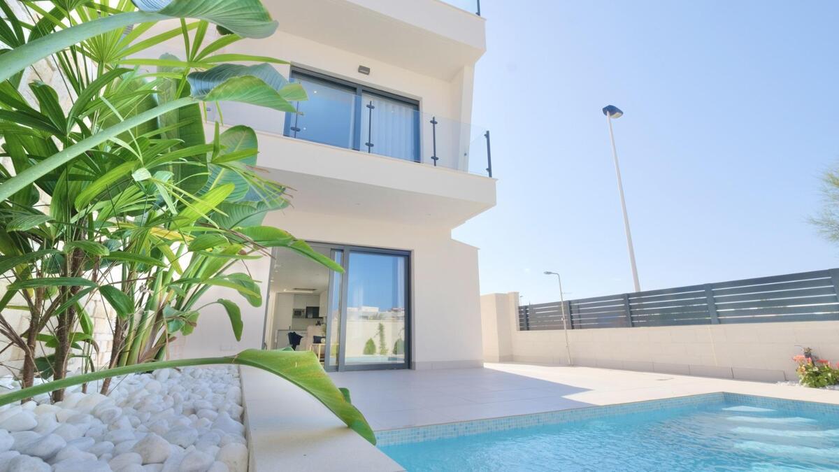 Villa in Guardamar del Segura - view 1
