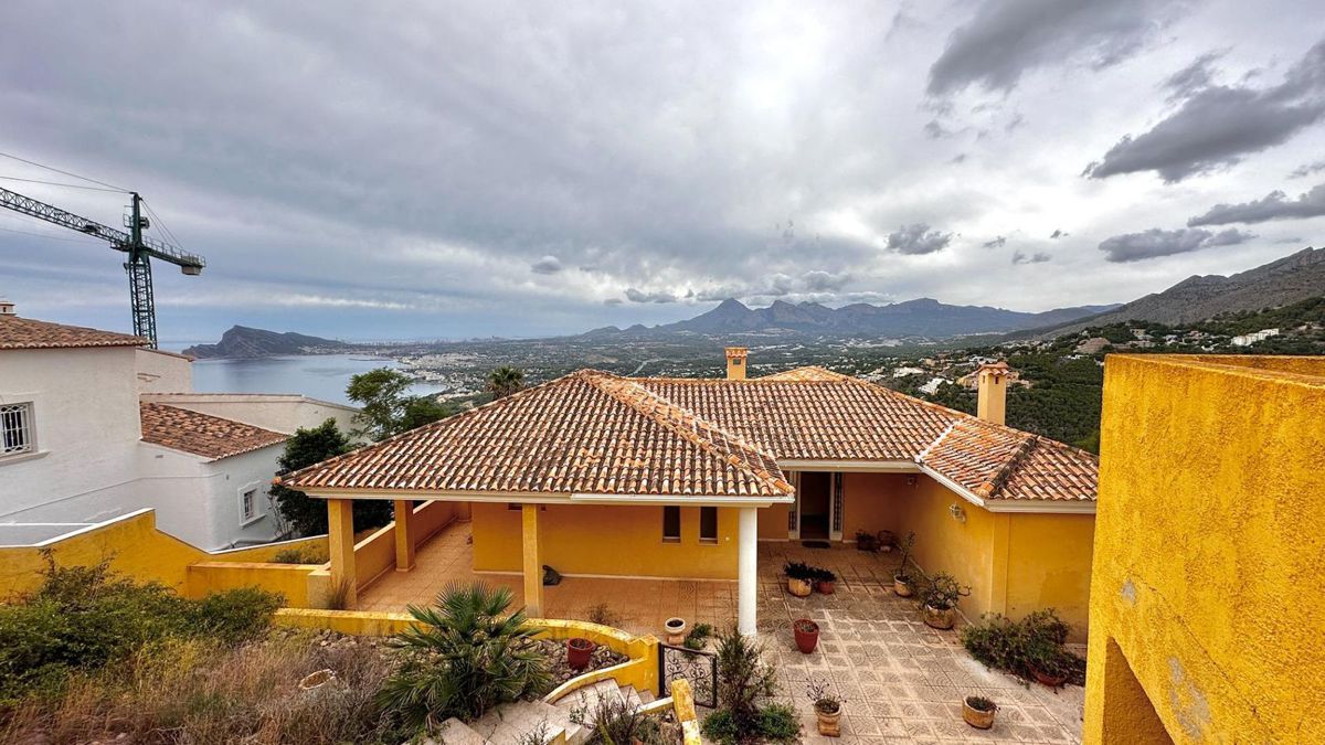 House in Alicante - view 1