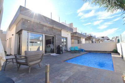 Villa in Villamartin - view 1