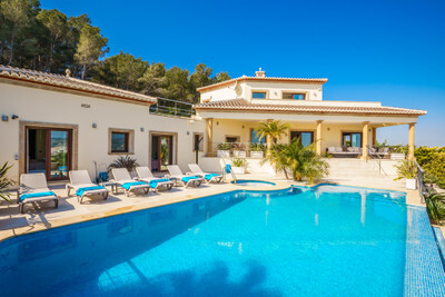 Villa in Alicante - view 1