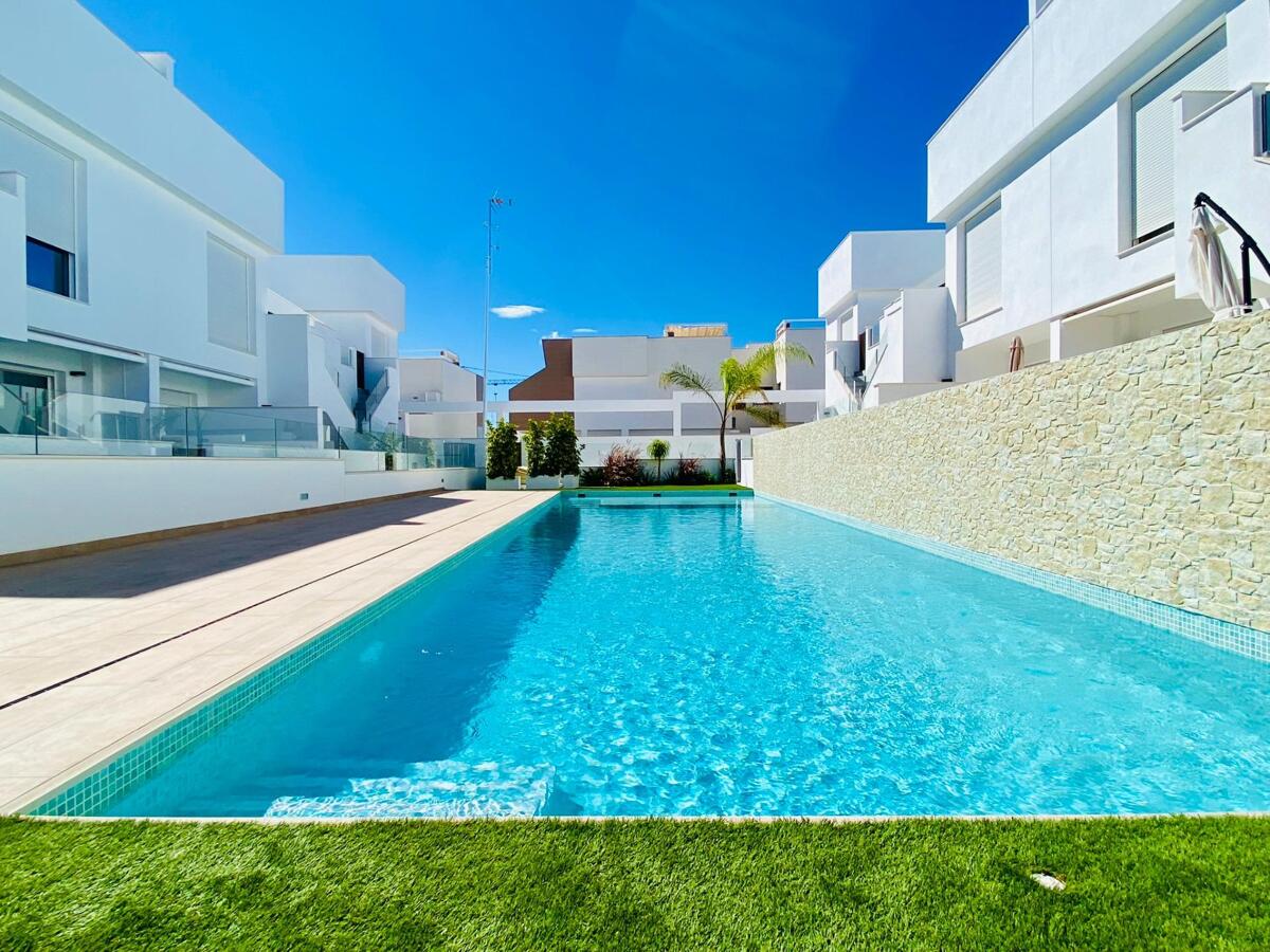 House in Alicante - view 1