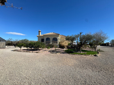 Villa in Torremendo - view 1