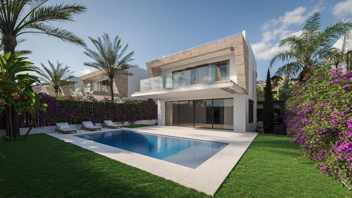 Villa in Estepona - view 1