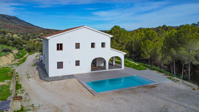 Villa in Benissanet - view 1