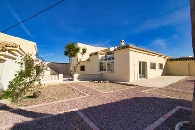 Villa in Alicante - view 1
