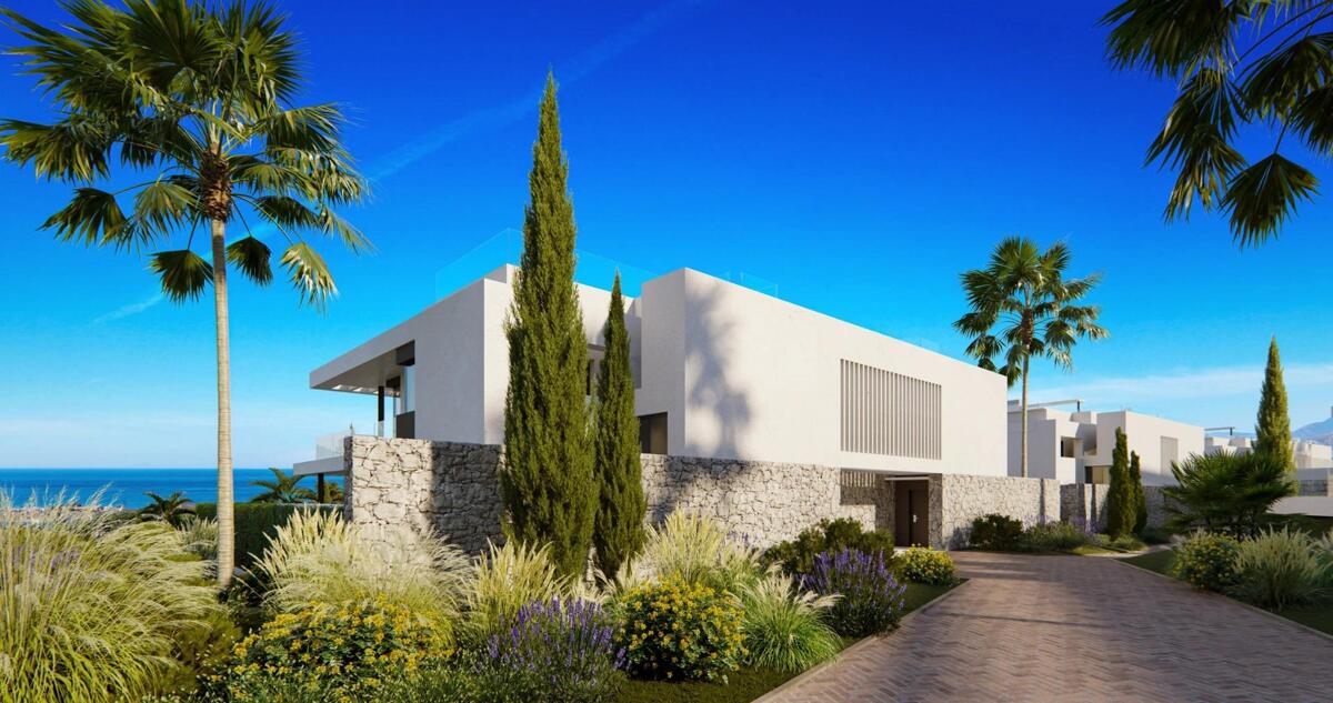 House in Marbella Del Este - view 1