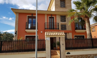 Villa in Alicante - view 1