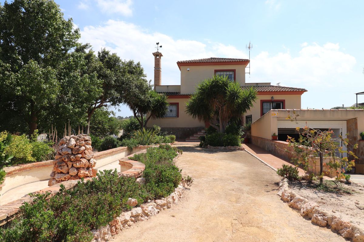 Villa in Alicante - view 1
