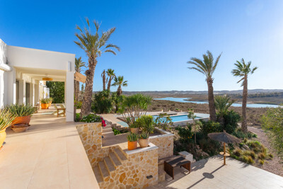 Villa in Elche - view 1