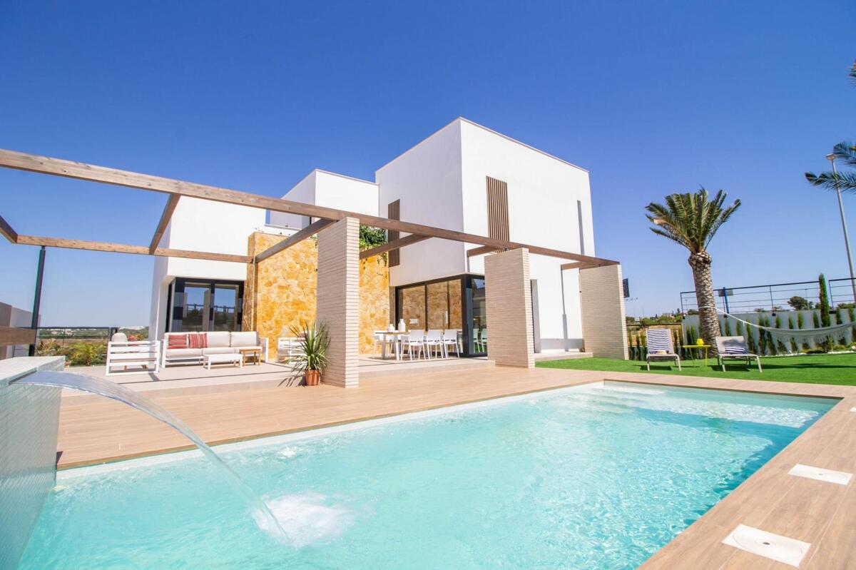 Villa in Alicante - view 1