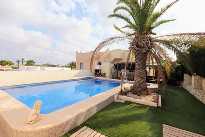 Villa in Alicante - view 1