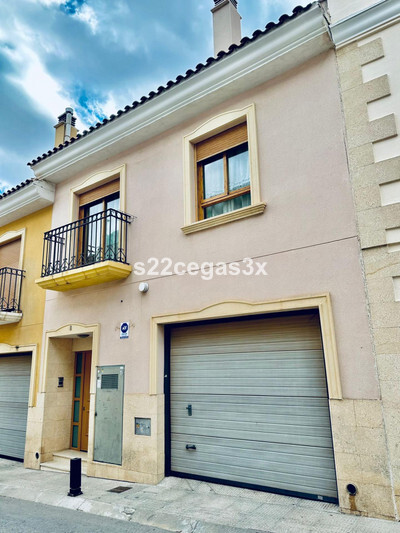House in La Nucia - view 1