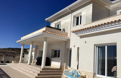 Villa in Pinoso - view 1