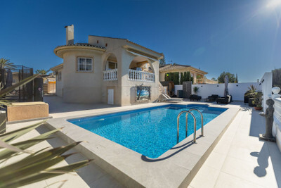 Villa in Alicante - view 1