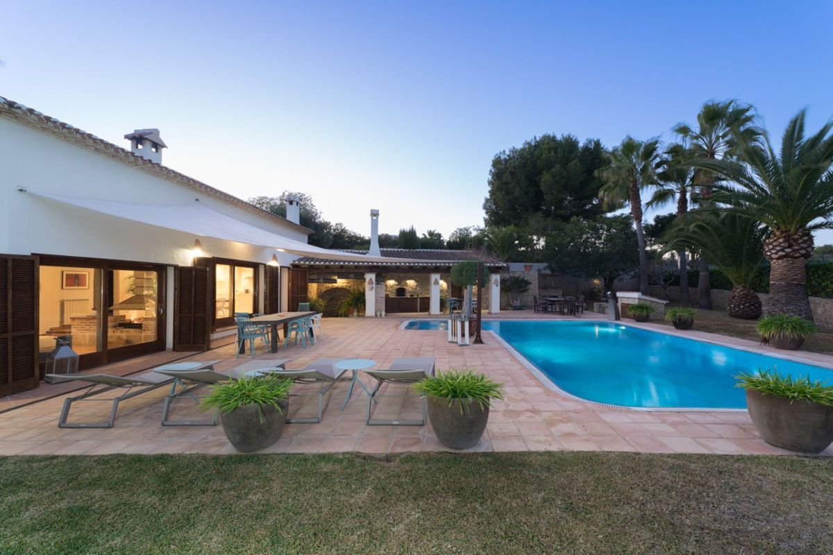 Villa in Alicante - view 1