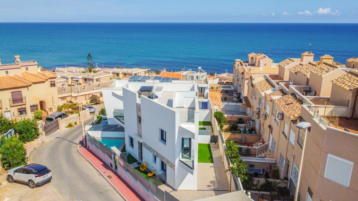 Villa in Alicante - view 1