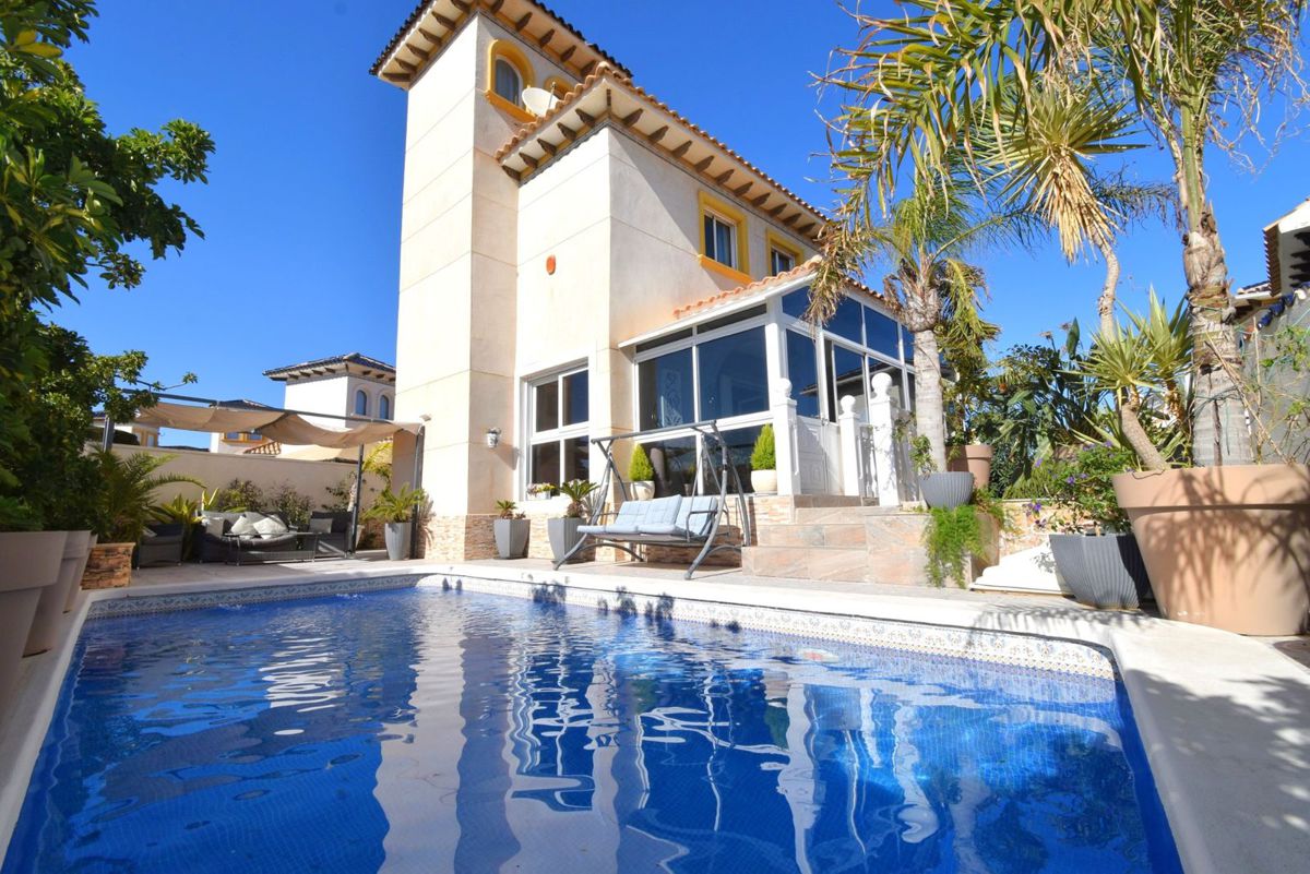 Villa in Urbanizacion los Balcones - view 1