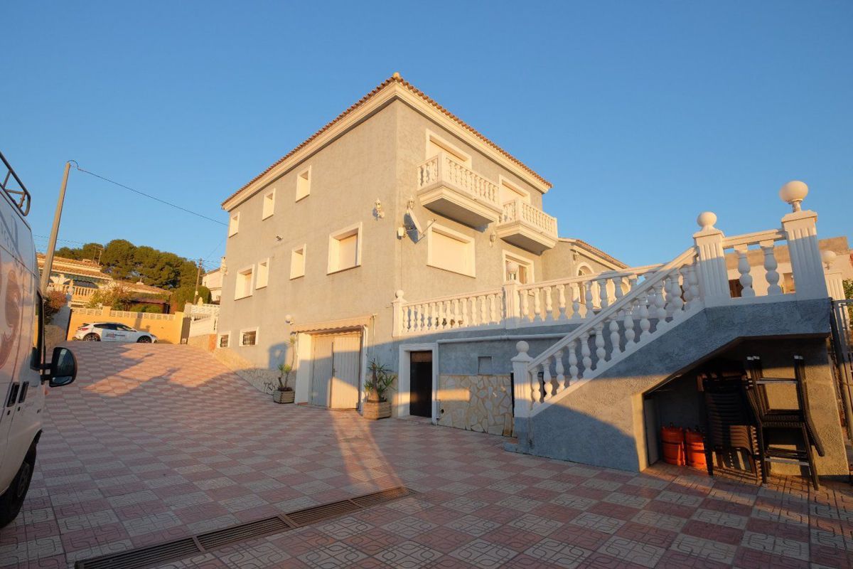 Villa in San Juan de Alicante - view 1