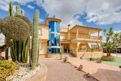 Villa in Urbanizacion los Balcones - view 1