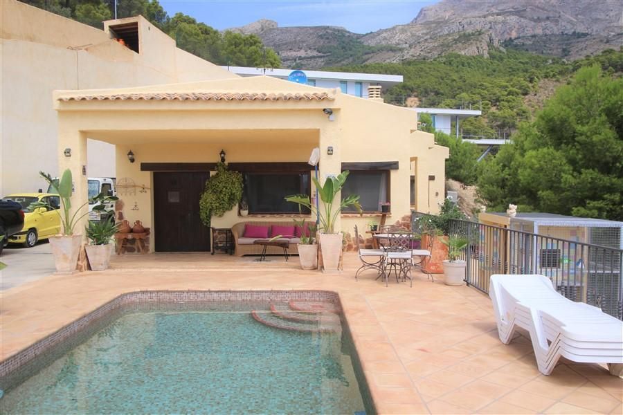Villa in Alicante - view 1