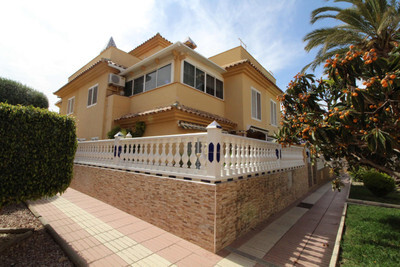 House in Alicante - view 1