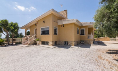 Villa in Alicante - view 1