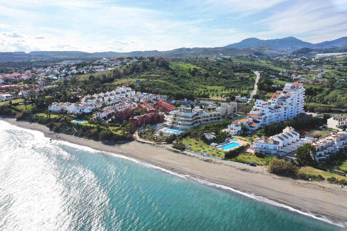 Penthouse in Estepona - view 1