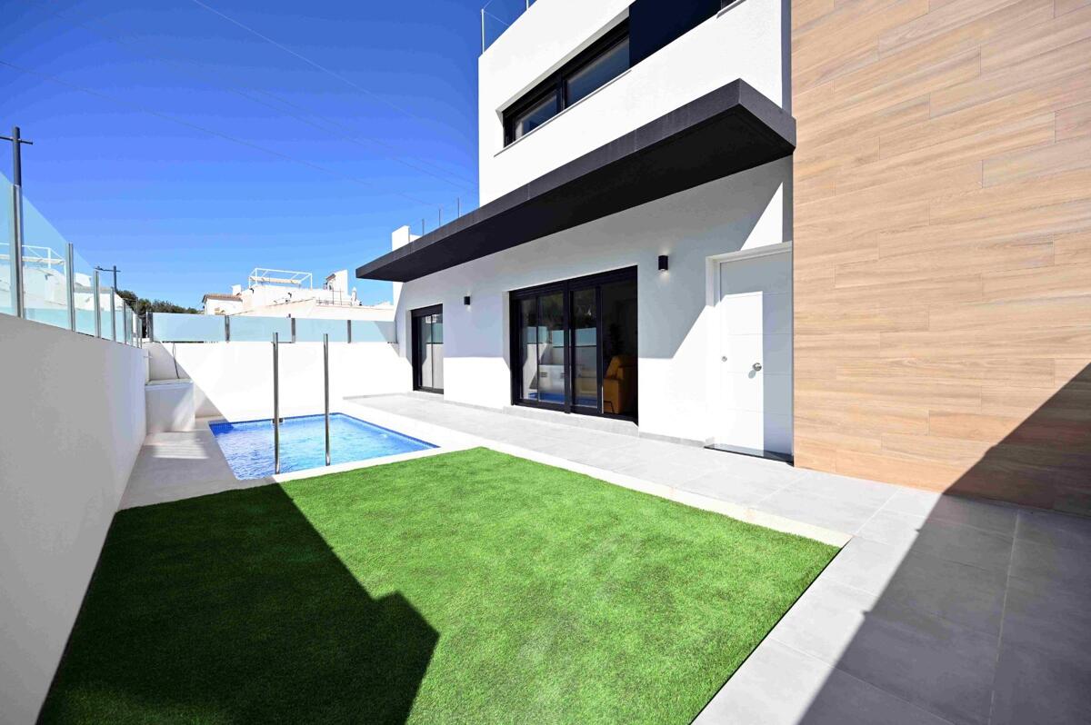 House in Alicante - view 1