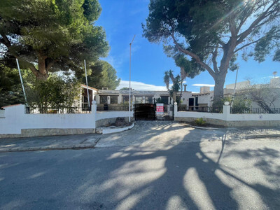House in Benissanet - view 1