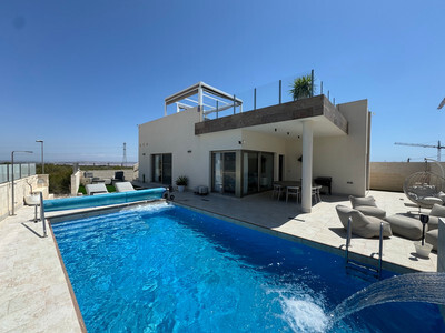 Villa in Villamartin - view 1