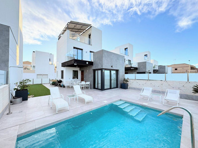 Villa in Alicante - view 1