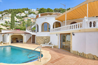 Villa in Benissanet - view 1