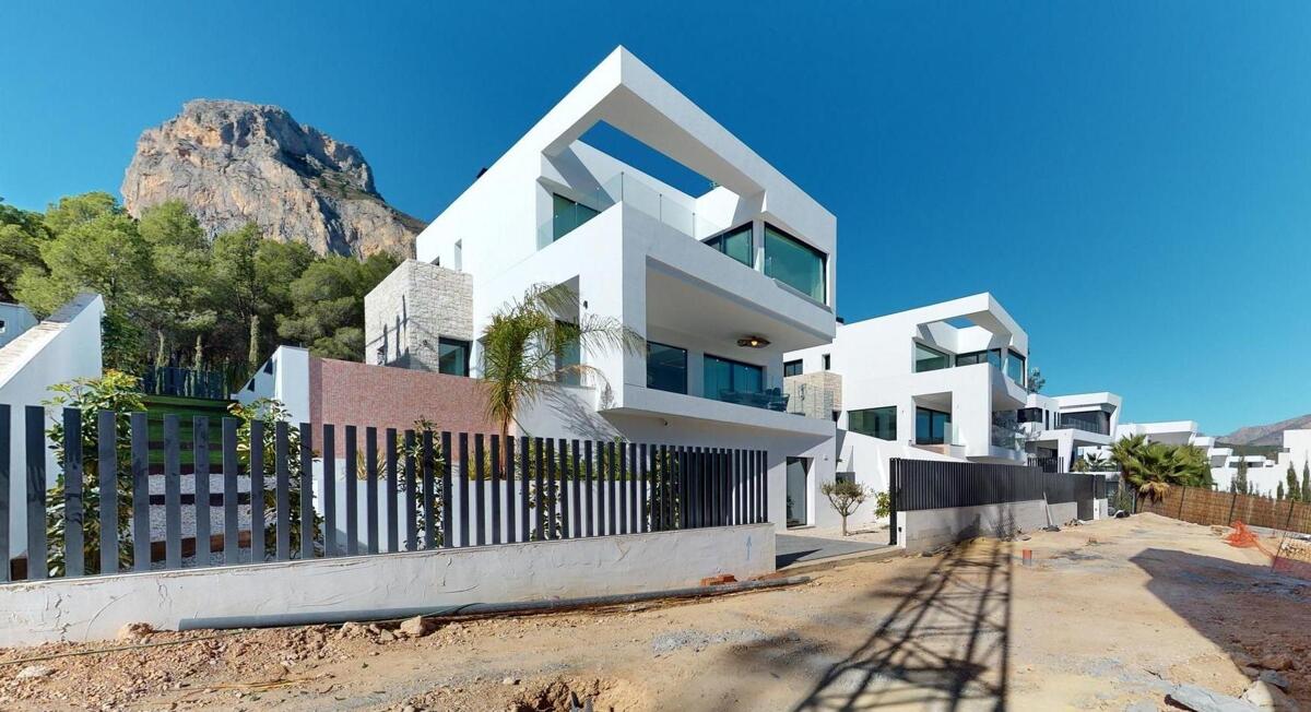Villa in Alicante - view 1