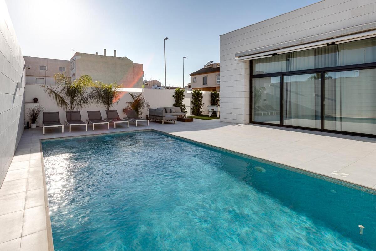 Villa in Alicante - view 1