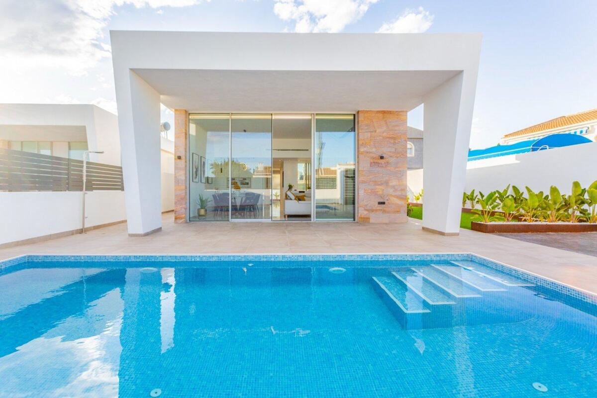 Villa in Alicante - view 1