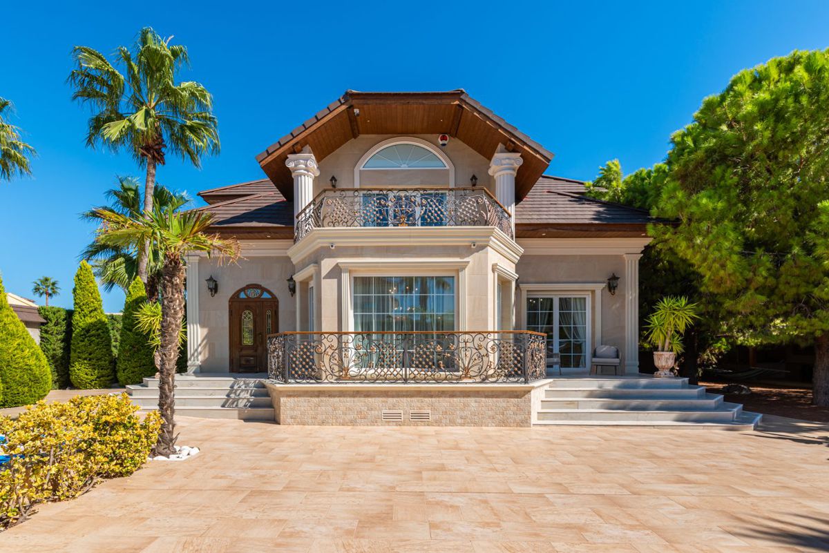 Villa in San Juan de Alicante - view 1