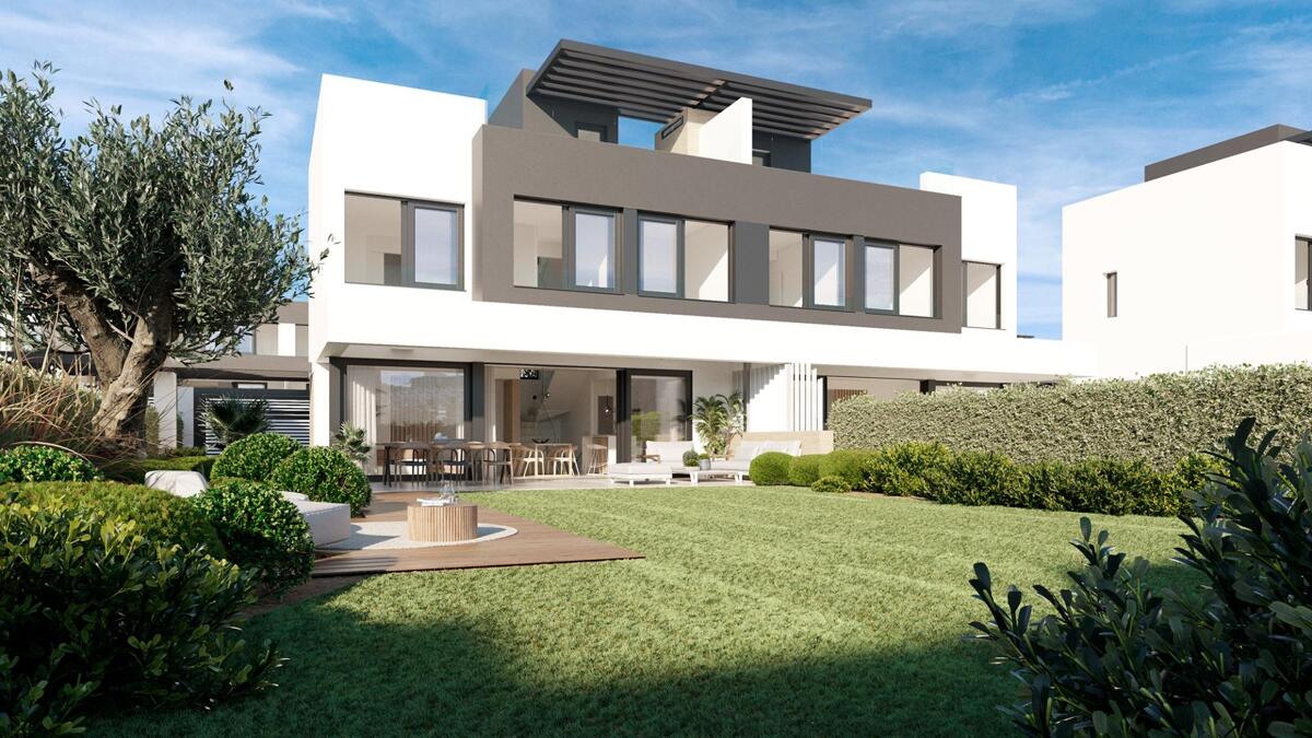 Villa in Estepona - view 1