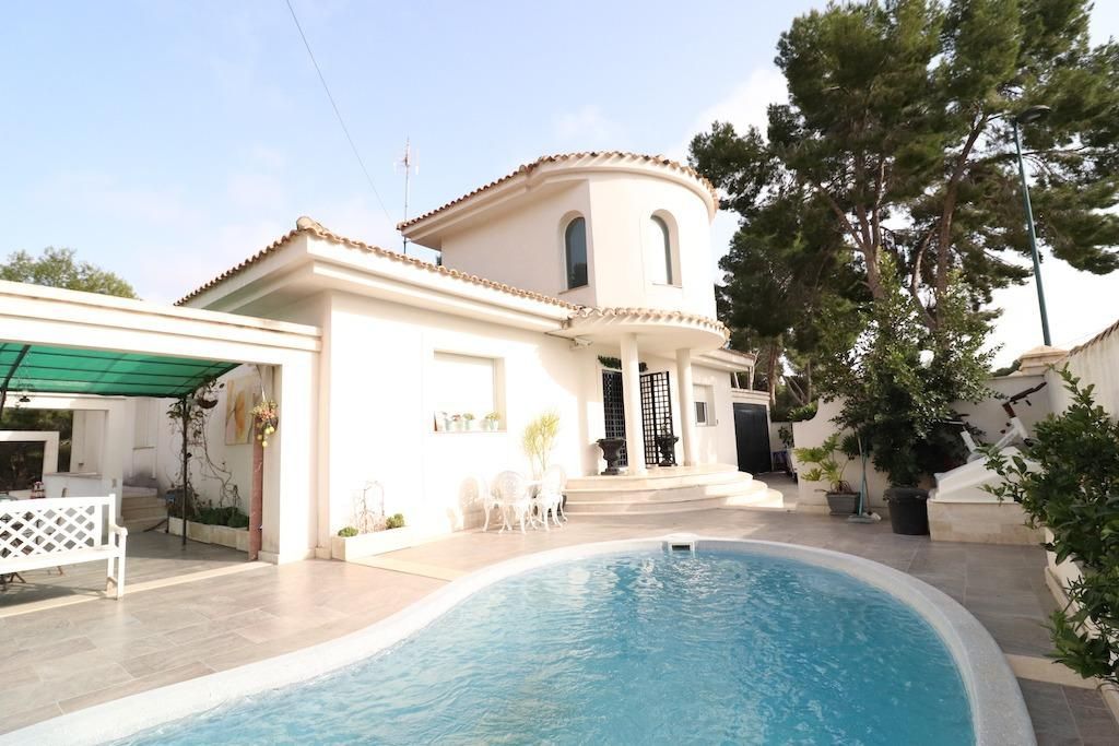 Villa in El Pinar de Campoverde - view 1