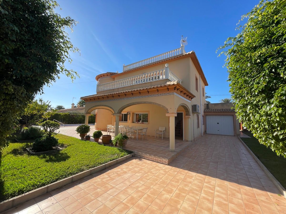 Villa in Alicante - view 1